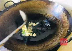 Illustration of how to stir-fry dry pepper, shredded potatoes and stir-fry noodles 4