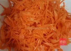 Illustration of how to make carrot shredded cake 2