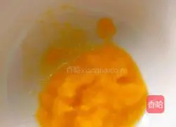 Illustration of how to make pumpkin teething biscuits 3