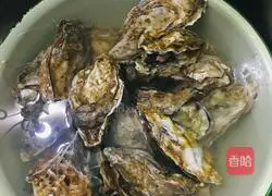 Illustration of how to make steamed oysters with garlic chili sauce 1