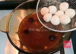 Illustration of how to make wolfberry wine-stuffed meatball soup 19