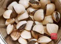 Illustration of how to make casserole white clams, bitter melon and pork ribs soup 2