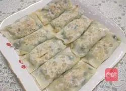 Illustration of how to make small pot stickers with chives 6