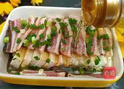 Illustration of how to make steamed braised tofu with bacon 8