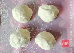 Illustration of how to make large chive pie with thin crust and stuffing 5