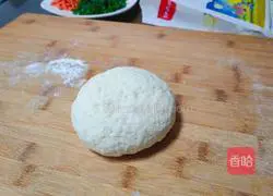 Illustration of how to make barbecue flavored flower rolls 9