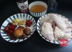 A must-have for health in winter Drink this bowl of soup - Illustration of how to make astragalus, red dates and chicken soup 1