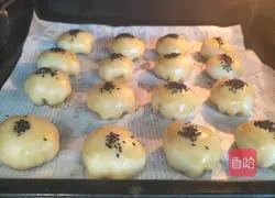 Illustration of how to make pickled mustard and fresh meat mooncakes that fall crispy in one bite 14