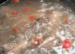 Lotus root and mutton chop soup recipe 8