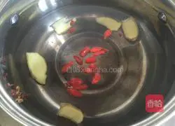 Illustration of how to make pork ribs and lotus root soup 4