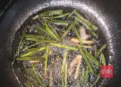 Illustration of how to make scallion oil noodles 4