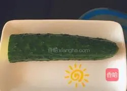 Illustration of how to make half cucumber 1