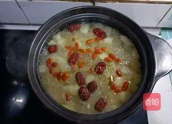 Illustration of how to make Tremella and Snow Pear Soup 10