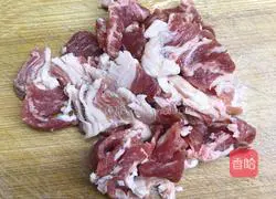 Illustration of how to make cabbage and meat slices soup that you have never tried before 2