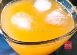 Illustration of how to make freshly squeezed orange juice 4