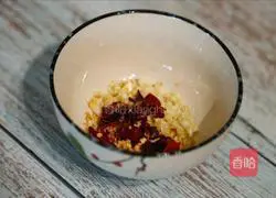 Illustration of how to make spinach with nuts 5