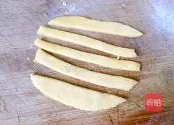 Illustrations of how to make cartoon steamed buns (little crabs) 10