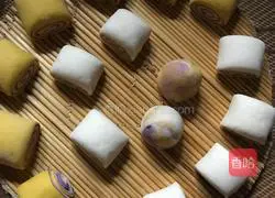 Illustration of how to make three-color steamed buns 14