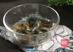 Illustration of how to make preserved egg and tofu soup 2