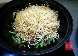 Illustration of how to make Bean Braised Noodles 8