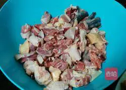 Illustration of how to make spicy and sour chicken 1