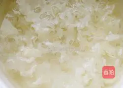 Illustration of how to make rock sugar, white fungus and red date soup 5