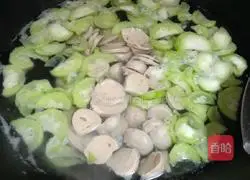 Illustration of how to make clam and loofah vermicelli soup 6