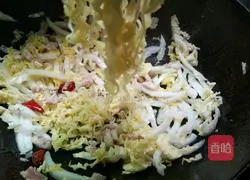 Illustration of how to make stir-fried cabbage and cheese ramen 10