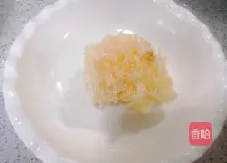 Illustration of how to make New Year's Eve dessert fruit tremella soup 2