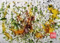 Illustration of how to make delicious home-style scallion pancakes 3