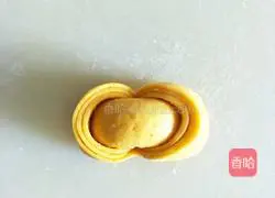 Illustration of how to make earphone flower rolls 9