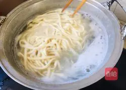 Illustration of how to make mutton noodles 13