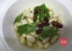 Illustration of how to make cold peanuts 7