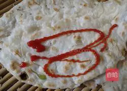 Illustration of how to make crispy green onion pancake 9