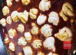 Illustration of how to make large plate of braised chicken rolls 7