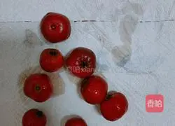 Illustration of how to make snowflake hawthorn balls 2