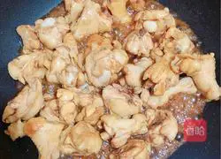 Illustration of how to make curry chicken and potato pasta 8