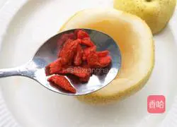 Illustration of how to make rock sugar, white fungus and snow pear soup 5