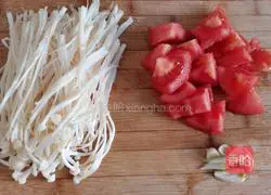 Illustration of how to make tomato, enoki, and egg soup 3
