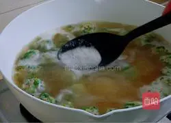 Illustration of how to make coriander meatball soup 16