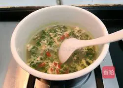 Illustration of how to make wolfberry and shepherd's purse egg soup 12