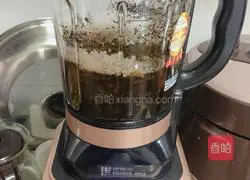 Illustration of how to make Xinjiang specialty milk tea (with milk skin attached) 5