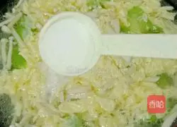 Illustration of how to make luffa, mushroom and egg drop soup 14