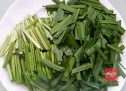 Illustration of how to make stir-fried dried beans with leeks 3