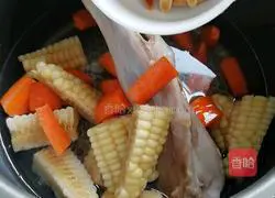 Illustration of how to make lamb leg soup 1