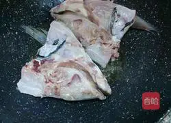 Illustration of making fish head powder 2