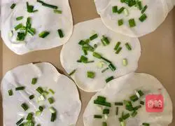 Illustration of how to make scallion pancakes 3