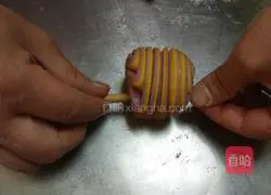 Illustration of how to make watermelon steamed buns 11