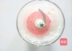 Illustration of how to make cranberry-flavored yogurt drink 3