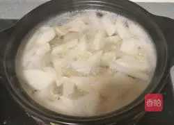 How to make rock sugar and snow pear lily soup Illustration 8